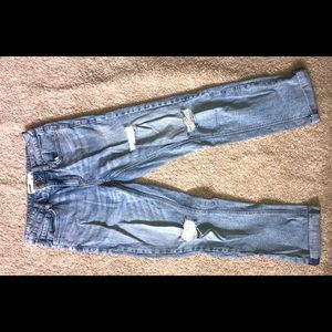 Women’s light wash boyfriend jeans